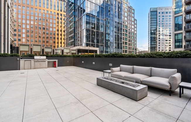 1 bed, 1 bath, 646 sqft, $5,300, Unit 1719