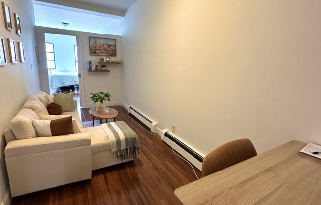 359 W 53 ST