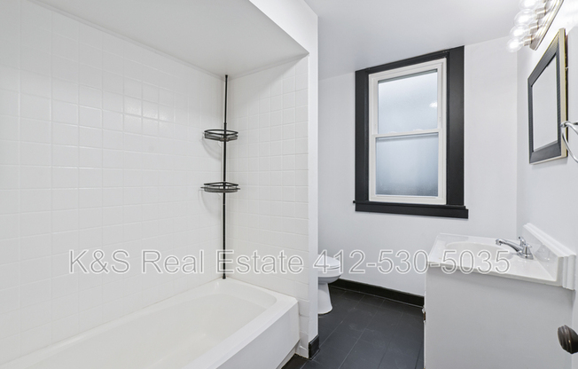 819 BROADWAY AVE