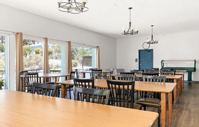 8 beds, 4 baths, 376 sqft, $944, Unit Room 201 - 201 - 1 - A