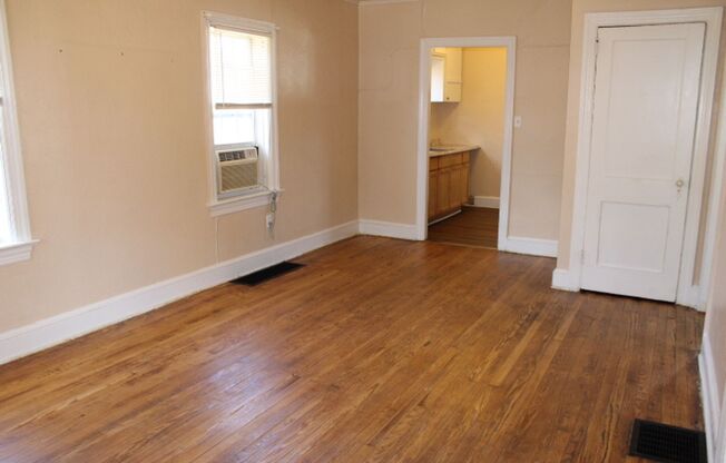 2 beds, 1 bath, $1,050