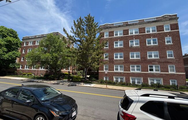 1 bed, 1 bath, 321 sqft, $2,080, Unit 105 Summer #305