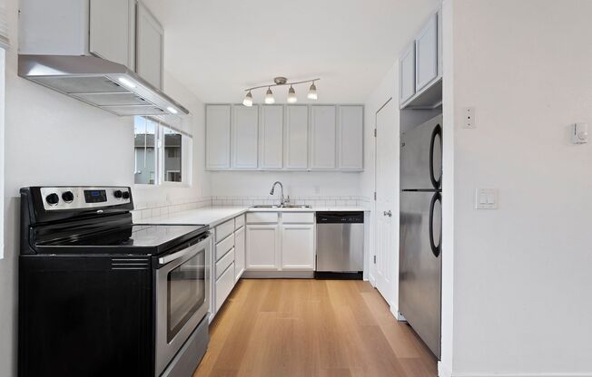 3 beds, 1 bath, 864 sqft, $1,750, Unit 40