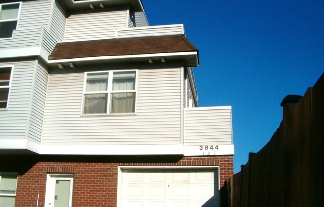 3644 Woodland Park Apartments are located in Wallingford