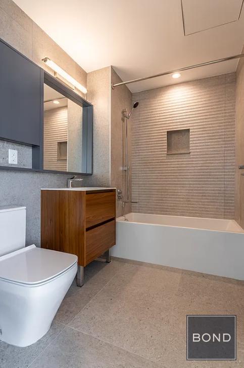 1 bed, 1 bath, 866 sqft, $6,895, Unit 1702