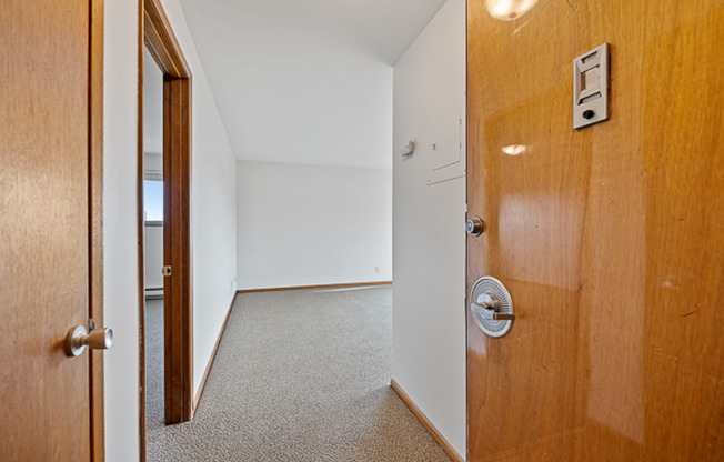 1 bed, 1 bath, 700 sqft, $1,695, Unit 400