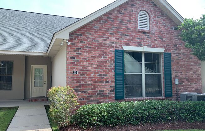 3 beds, 2 baths, $1,800, Unit #202