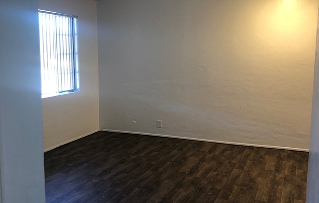 1 bed, 1 bath, 550 sqft, $975, Unit 423