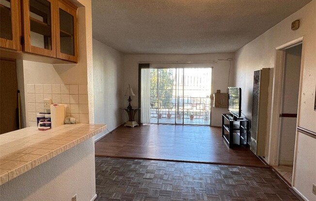 1 bed, 1 bath, 500 sqft, $1,400, Unit 12