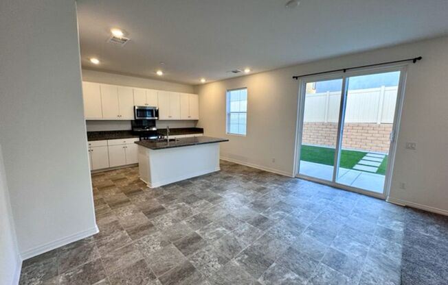 3 beds, 2.5 baths, $3,099