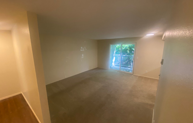 13716 15 AVE NE