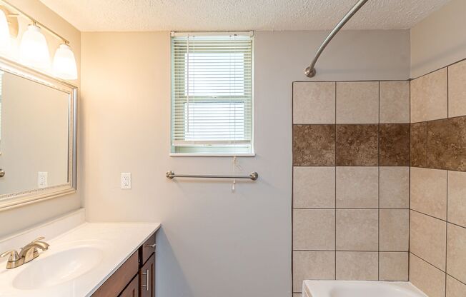 1 bed, 1 bath, 800 sqft, $1,295, Unit 8202-A