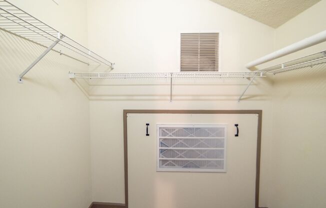 2 beds, 1 bath, 1,080 sqft, $1,650, Unit 216