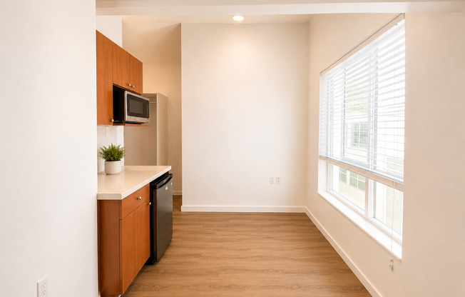 Studio, 1 bath, 175 sqft, $1,095, Unit 3506