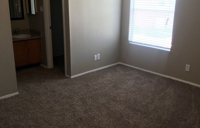 2 beds, 2 baths, 920 sqft, $900