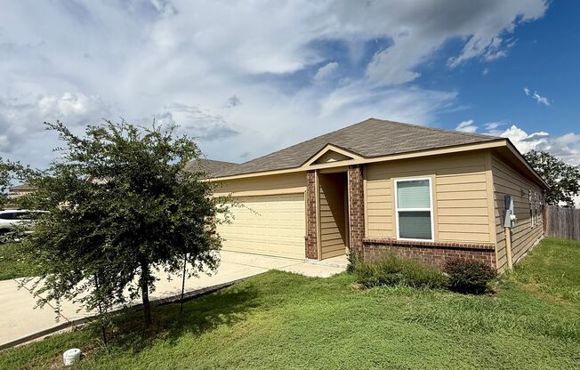 1-Story 3 Bedroom 2 Bathrooms Home in Horizon Point in Converse, TX