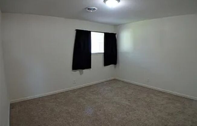 2 beds, 1 bath, $1,350, Unit Unit #7