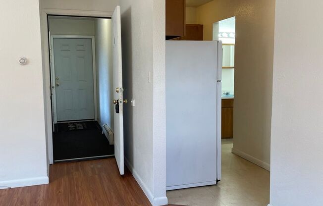 1 bed, 1 bath, 640 sqft, $1,200, Unit Unit 1