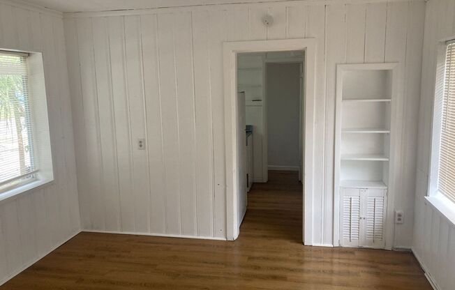 Adorable 1 bedroom near Kenwood!