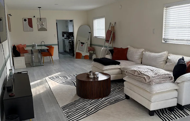 Move in Ready! Sunshine & Comfort in the Heart of St. Pete - 2bed|2bath