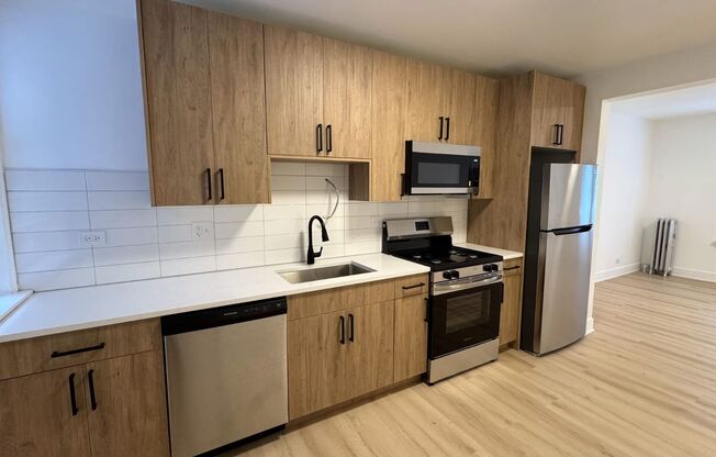 6310 N Artesian