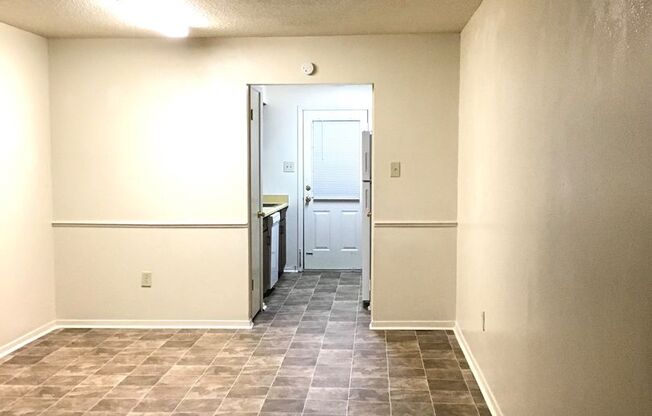 2 beds, 2 baths, 995 sqft, $800, Unit 14