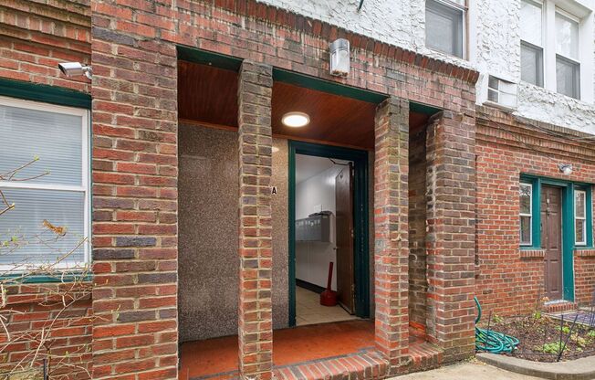 Studio, 1 bath, 400 sqft, $890, Unit B34