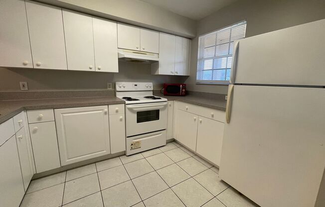 2 beds, 2 baths, $1,495, Unit 621 SW 47th Ter Unit 103