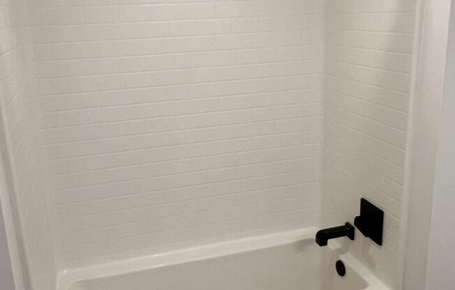 Studio, 1 bath, 406 sqft, $2,095, Unit 213