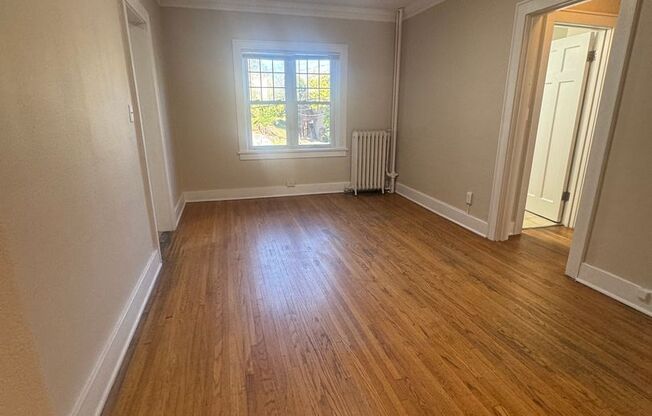 Radcliffe Apts. (3716 Dodge St.)