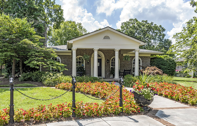 Courtyard Garden at Canter Chase Apartments, Kentucky, 40242