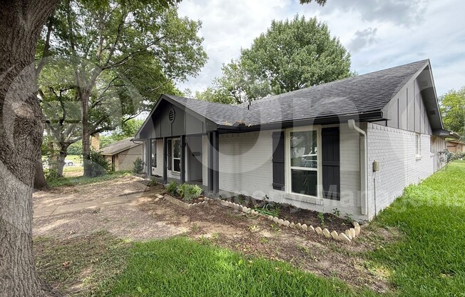 306 WILDBRIAR DR