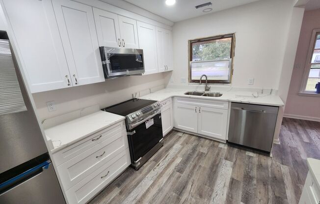 Beautifully remodeled duplex near Naval Station Norfolk!