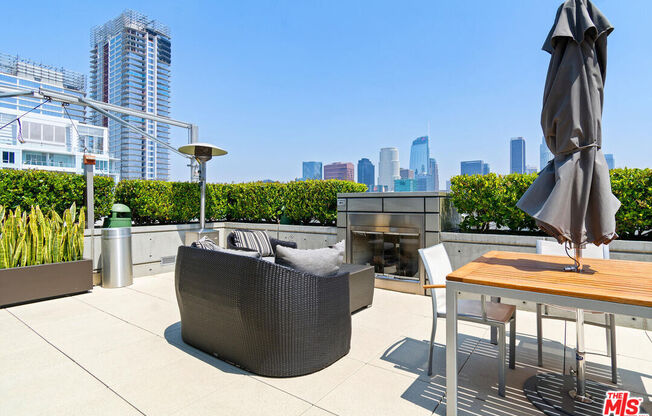 1 bed, 1 bath, 900 sqft, $2,900, Unit 815