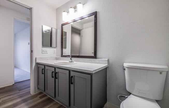 2 beds, 2 baths, 915 sqft, $2,295