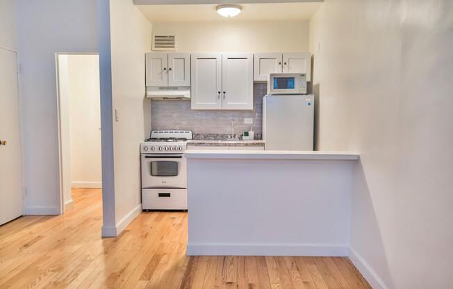 Studio, 1 bath, 450 sqft, $2,750, Unit TH2