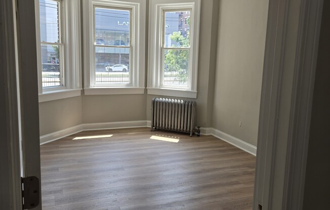 2 beds, 1 bath, $3,300, Unit 2