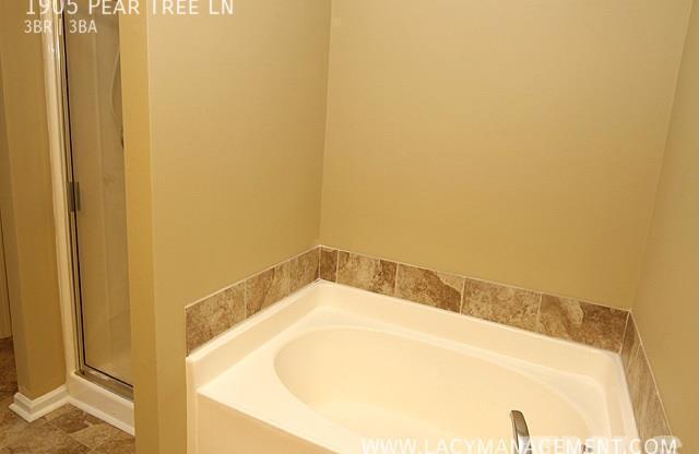 1905 PEAR TREE LN