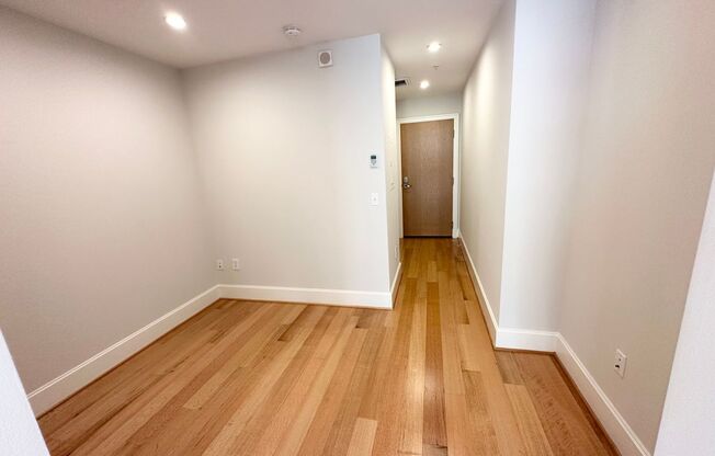 1 bed, 1 bath, $2,600, Unit 203