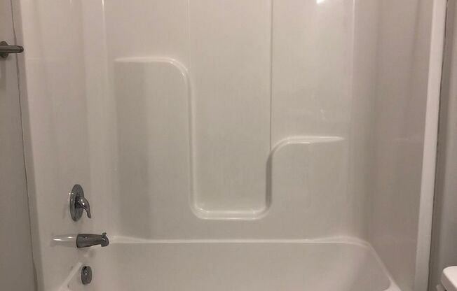 2 beds, 2 baths, 1,074 sqft, $905, Unit 39