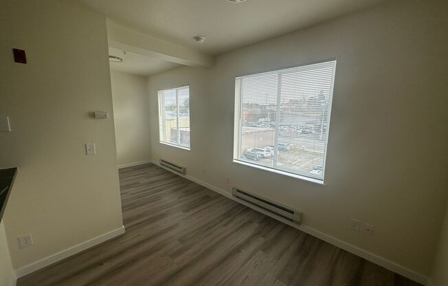 Studio, 1 bath, 441 sqft, $1,595, Unit 321