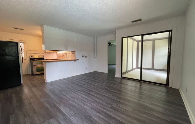 Freshly Updated 1bd/1bth with Wifi, Stainless Appliances and More!