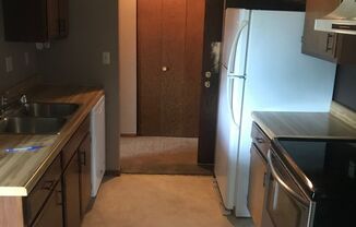 2 beds, 1 bath, $925, Unit Apt 2