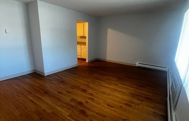 2 beds, 1 bath, $1,495