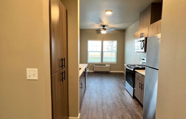 2 beds, 2 baths, 1,029 sqft, $1,895, Unit 215