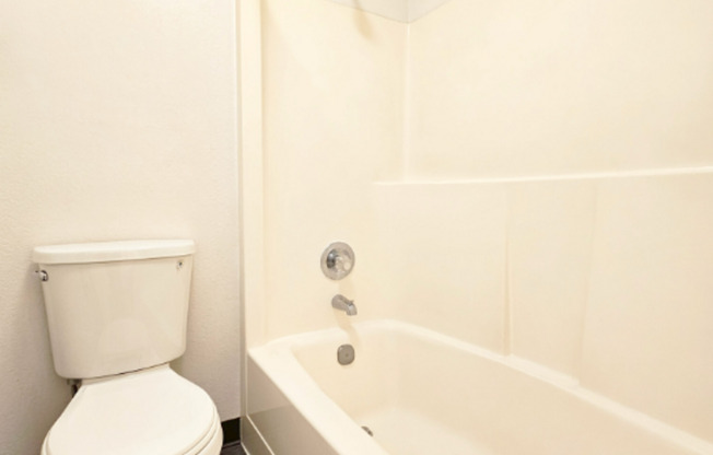 1 bed, 1 bath, 645 sqft, $1,495, Unit A-21