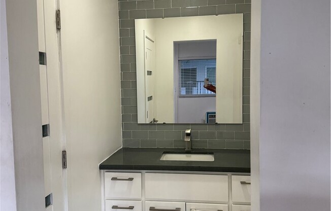 Studio, 1 bath, 450 sqft, $1,650, Unit 100