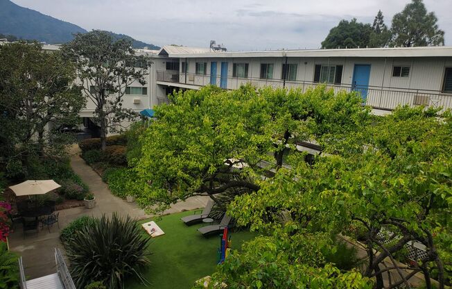 Newly Renovated Corte Madera Two Bedroom with Pool, Elevator, AC