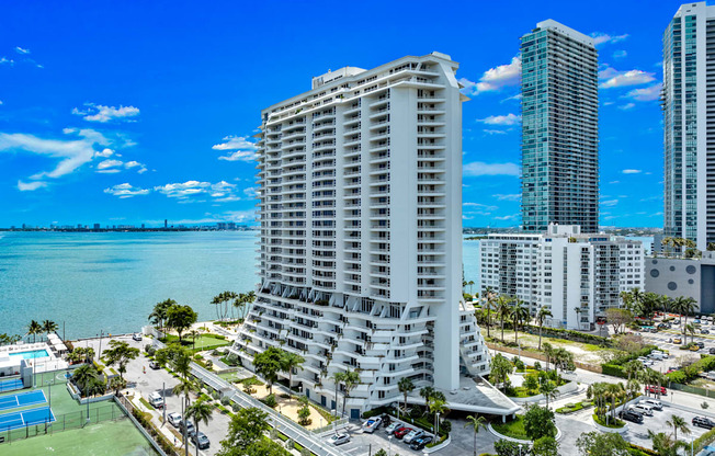 MIAMI APARTMENTS