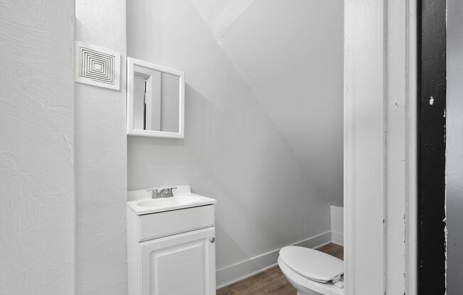Studio, 1 bath, 1,000 sqft, $649, Unit 111 S McDonald St